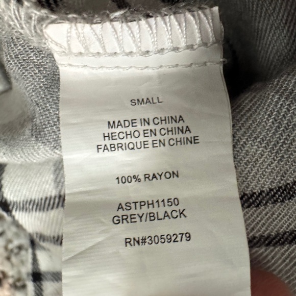 Altar'd State Long-Sleeve Plaid Grey and White Shirt Button-Down with Pocket EUC - Picture 9 of 10